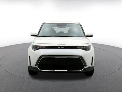 Used 2025 Kia Soul LX w/ LX Technology Package FWD image 2