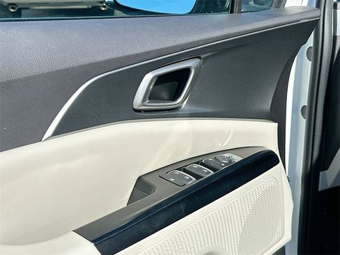 Used 2024 Kia Carnival LX image 17