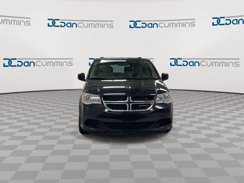 Used 2016 Dodge Grand Caravan SXT FWD image 3