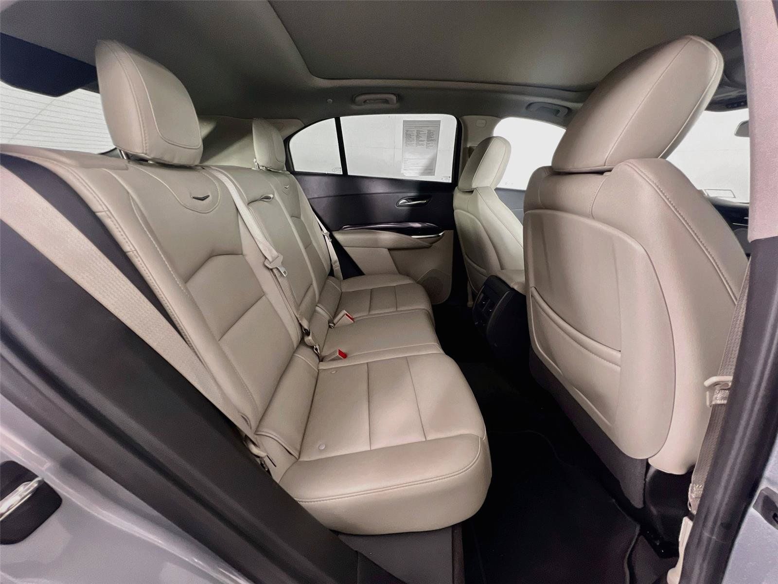 Used 2023 Cadillac XT4 Luxury w/ Cold Weather Package AWD/4WD image 24