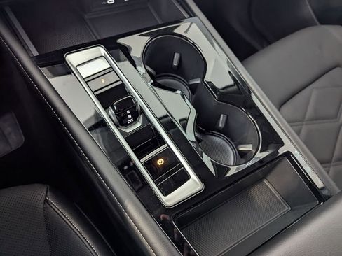 Used 2024 Volkswagen Atlas SE image 8