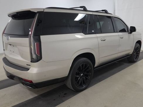 Certified 2022 Cadillac Escalade ESV Sport w/ Touring Package AWD/4WD image 4