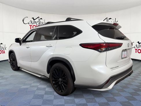 Used 2023 Toyota Highlander XSE FWD image 5