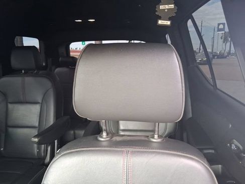 Used 2022 Chevrolet Traverse RS FWD image 18
