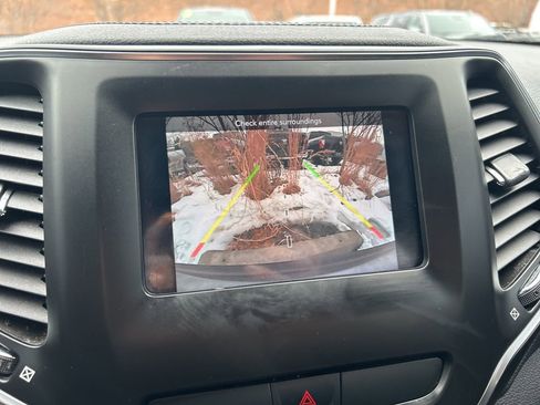 Used 2020 Jeep Cherokee Latitude image 16