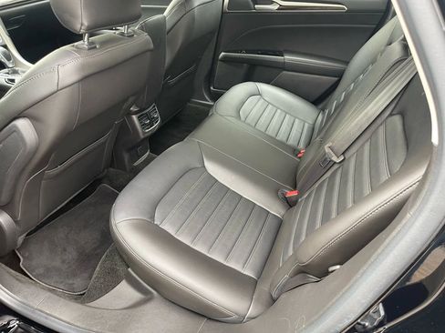 Used 2016 Ford Fusion SE w/ Equipment Group 202A image 12