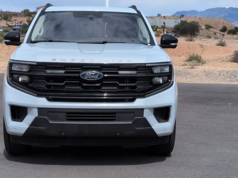 Used 2025 Ford Expedition Active AWD/4WD image 9