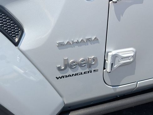 Used 2024 Jeep Wrangler Unlimited Sahara w/ Technology Group AWD/4WD image 24