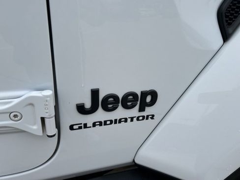 Used 2022 Jeep Gladiator Sport image 13