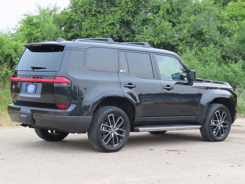 Used 2024 Lexus GX 550 w/ Cold Area Package AWD/4WD image 3
