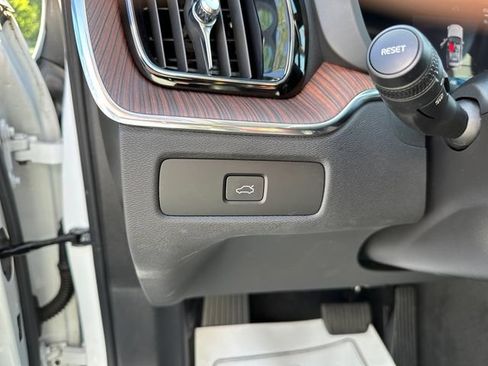 Used 2023 Volvo XC60 B5 Plus w/ Climate Package FWD image 21