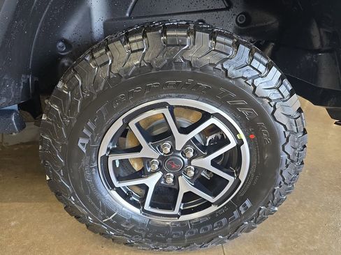 New 2026 Jeep Wrangler Unlimited Rubicon AWD/4WD image 33