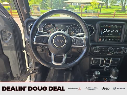 Used 2020 Jeep Gladiator Overland AWD/4WD image 13
