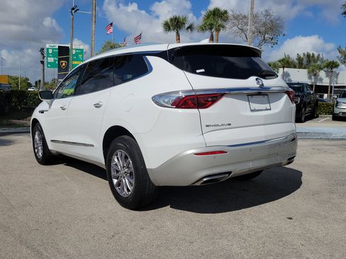 Used 2023 Buick Enclave Essence image 7