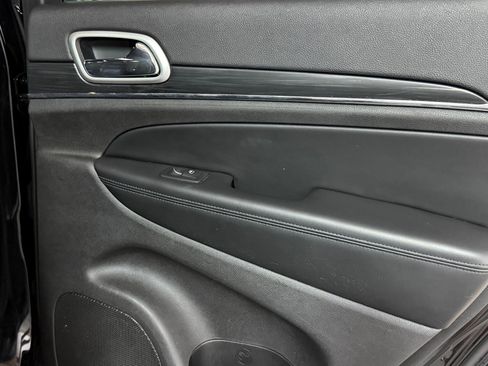 Used 2020 Jeep Grand Cherokee Limited w/ Luxury Group II image 38