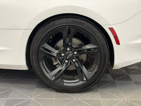 Used 2021 Chevrolet Camaro LT RWD image 15