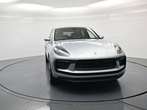 Used 2026 Porsche Macan AWD/4WD image 33