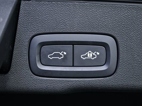 Used 2023 Volvo XC60 B5 Plus w/ Climate Package FWD image 33