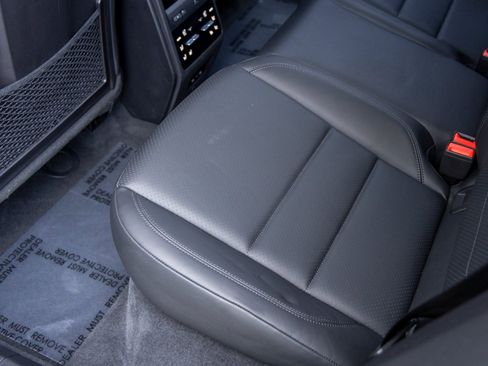 Certified 2025 Porsche Macan 4 Electric image 39