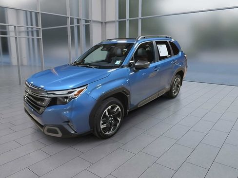 Used 2025 Subaru Forester Limited AWD/4WD image 4