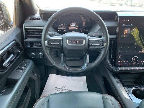Used 2025 GMC Yukon XL AT4 AWD/4WD image 17