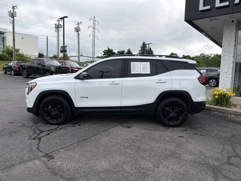 Used 2023 GMC Terrain AT4 AWD/4WD image 2