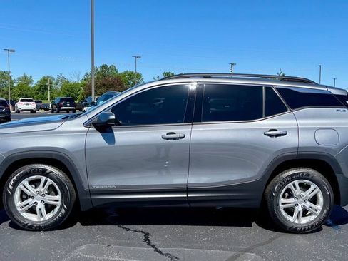 Used 2020 GMC Terrain SLE w/ Driver Convenience Package FWD image 4