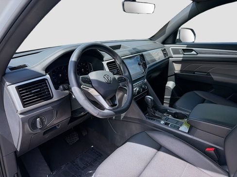 Used 2023 Volkswagen Atlas Cross Sport SE w/ Black Wheel Package image 9