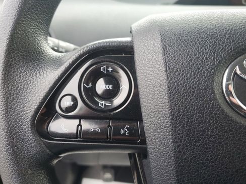 Used 2021 Toyota Prius LE image 14