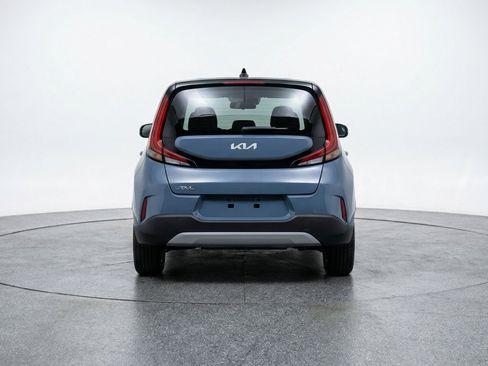 Used 2025 Kia Soul LX w/ LX Technology Package image 7