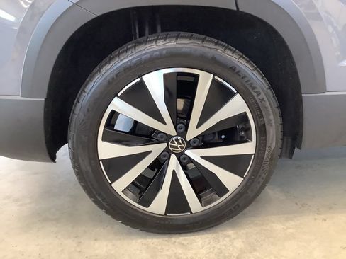 Used 2023 Volkswagen Taos SE w/ Panoramic Sunroof Package AWD/4WD image 23