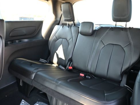 New 2026 Chrysler Pacifica Select AWD/4WD image 18