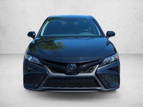 Used 2023 Toyota Camry SE FWD image 2