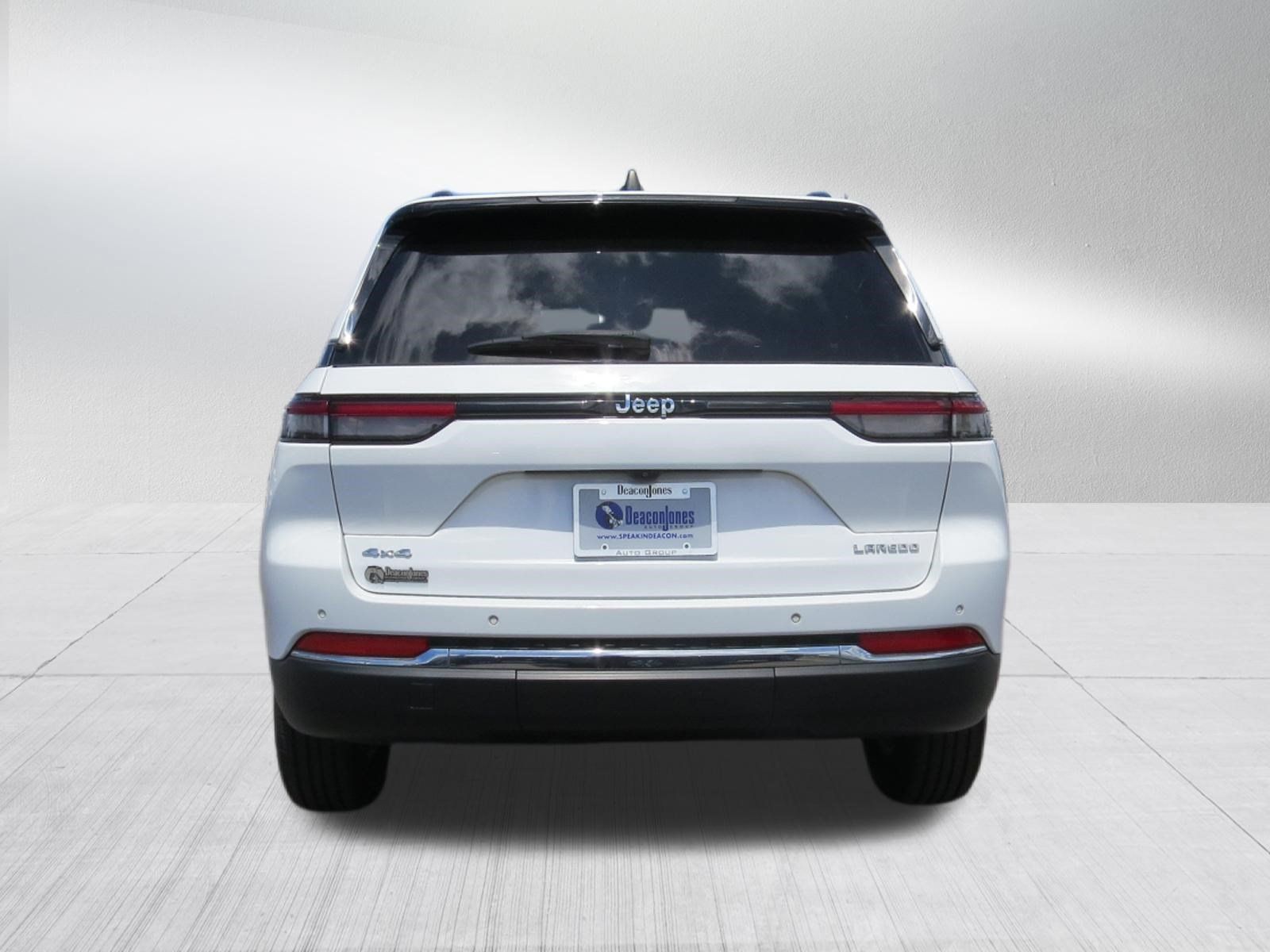 Used 2023 Jeep Grand Cherokee Laredo AWD/4WD image 4