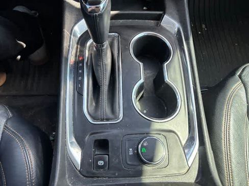Used 2019 Chevrolet Traverse LT FWD image 17