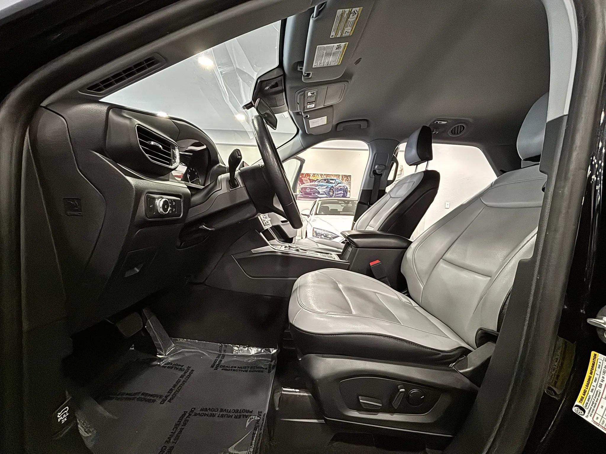 Used 2021 Ford Explorer XLT w/ Equipment Group 202A RWD image 12