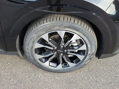 Certified 2024 Kia Carnival EX image 42