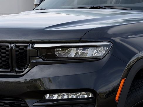 New 2025 Jeep Grand Cherokee Limited image 10