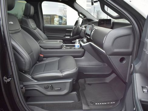 Used 2025 Ford Expedition Platinum w/ Stealth Performance Package image 55