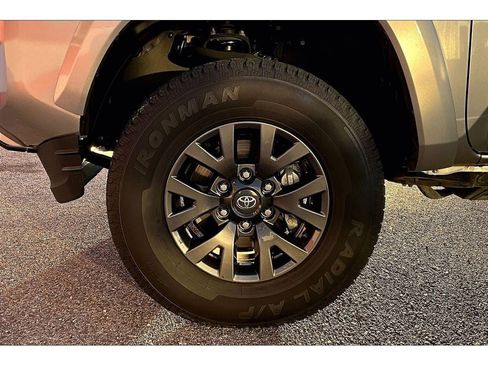 Used 2023 Toyota Tacoma SR5 w/ Technology Package image 9