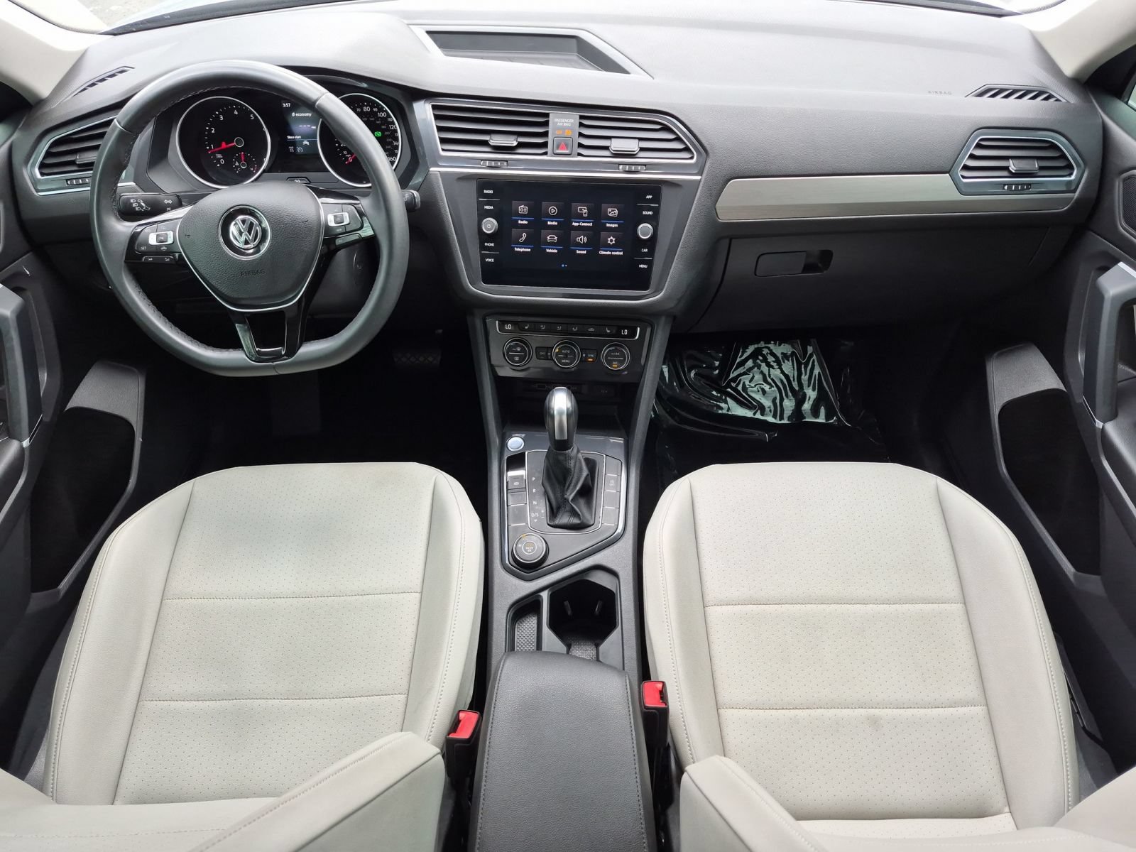Used 2020 Volkswagen Tiguan SE w/ Panoramic Sunroof Package AWD/4WD image 29