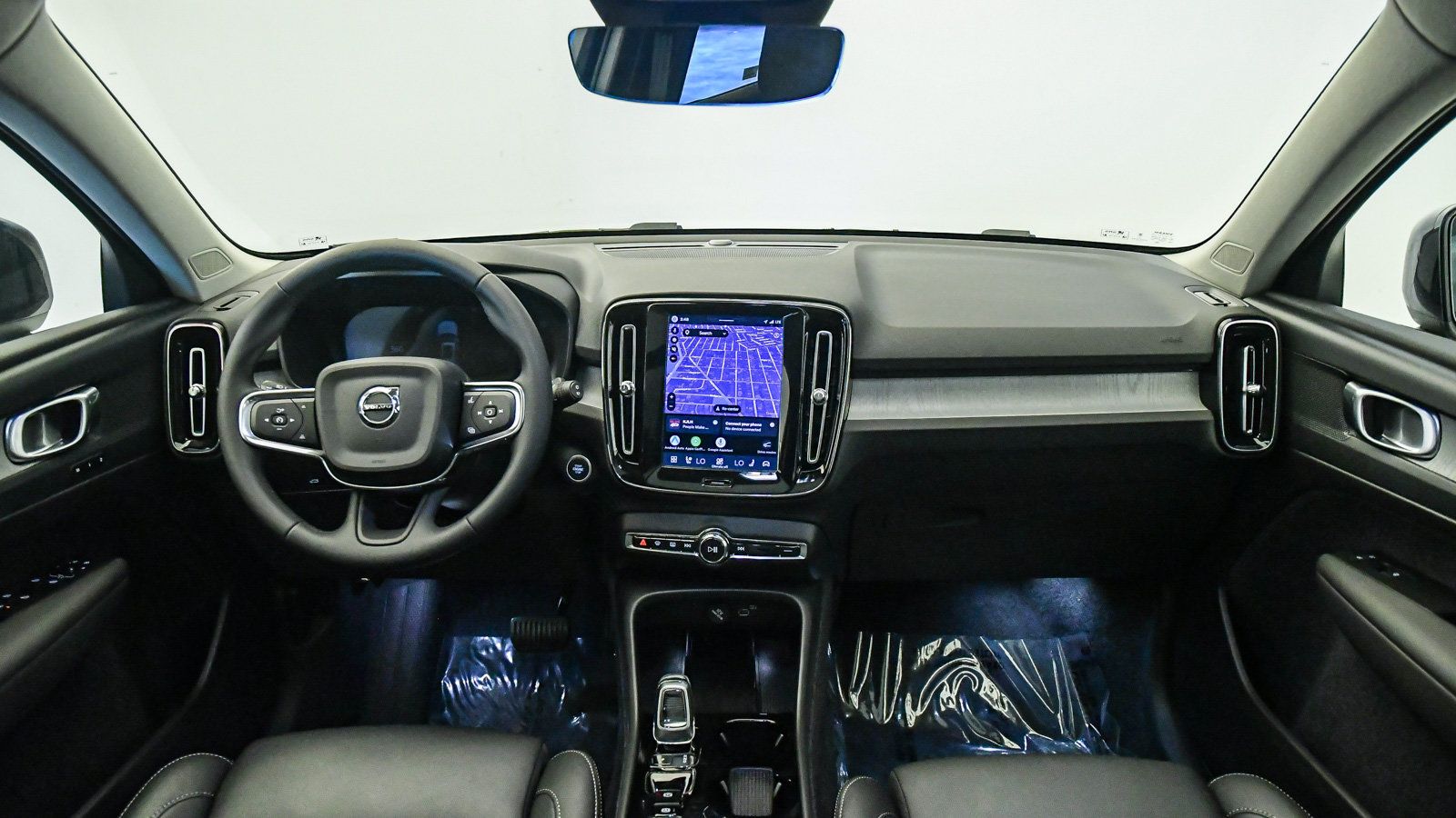 Certified 2026 Volvo XC40 B5 Plus AWD/4WD image 15