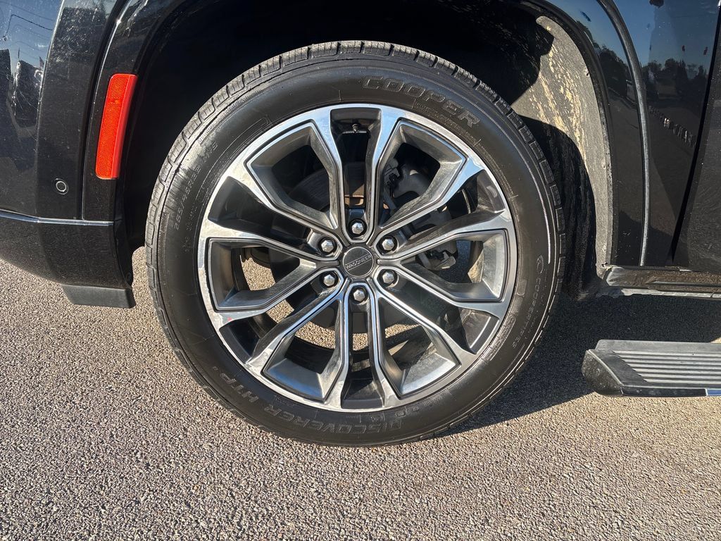 Used 2022 Jeep Grand Wagoneer Series III AWD/4WD image 34