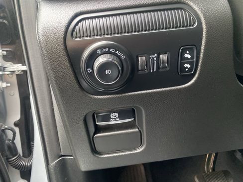 Used 2024 Jeep Wagoneer Series II w/ Flexible Seating Group image 10