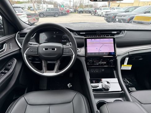 New 2025 Jeep Grand Cherokee Limited image 23