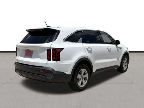 Used 2023 Kia Sorento LX FWD image 5