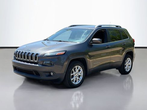 Used 2015 Jeep Cherokee Latitude w/ Trailer Tow Group FWD image 2