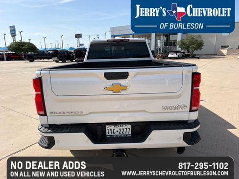 Used 2024 Chevrolet Silverado 2500 High Country w/ Technology Package AWD/4WD image 7