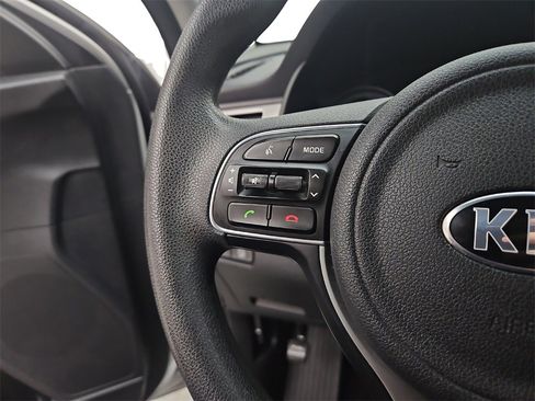 Used 2017 Kia Niro LX image 30