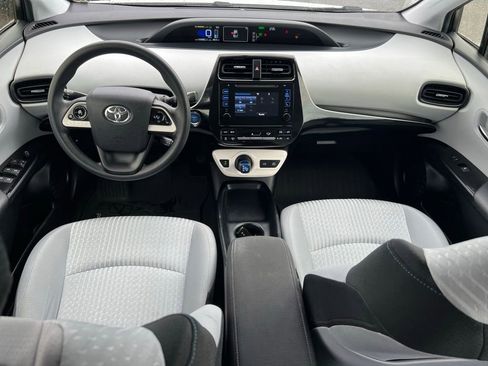 Used 2016 Toyota Prius Two FWD image 18